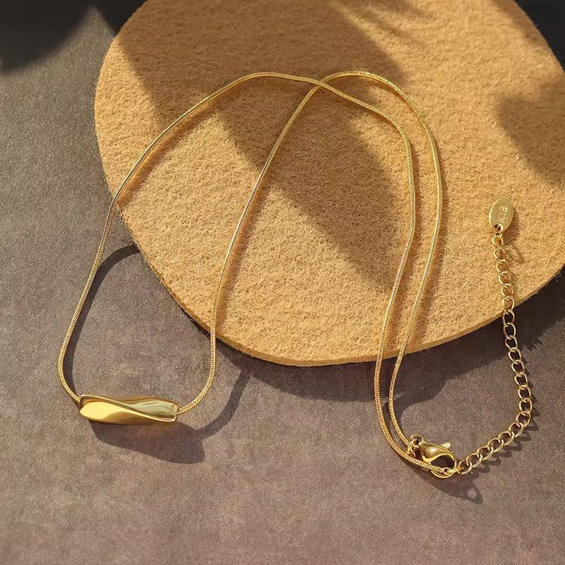 Kuhu Necklace