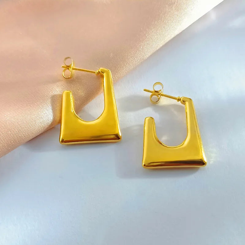 Lia Hoops