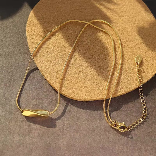 Kuhu Necklace